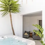 Almiriki Naxos Beachside Living Daire Pláka